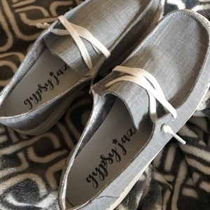 Gypsy Jazz gray pull-on shoes!!